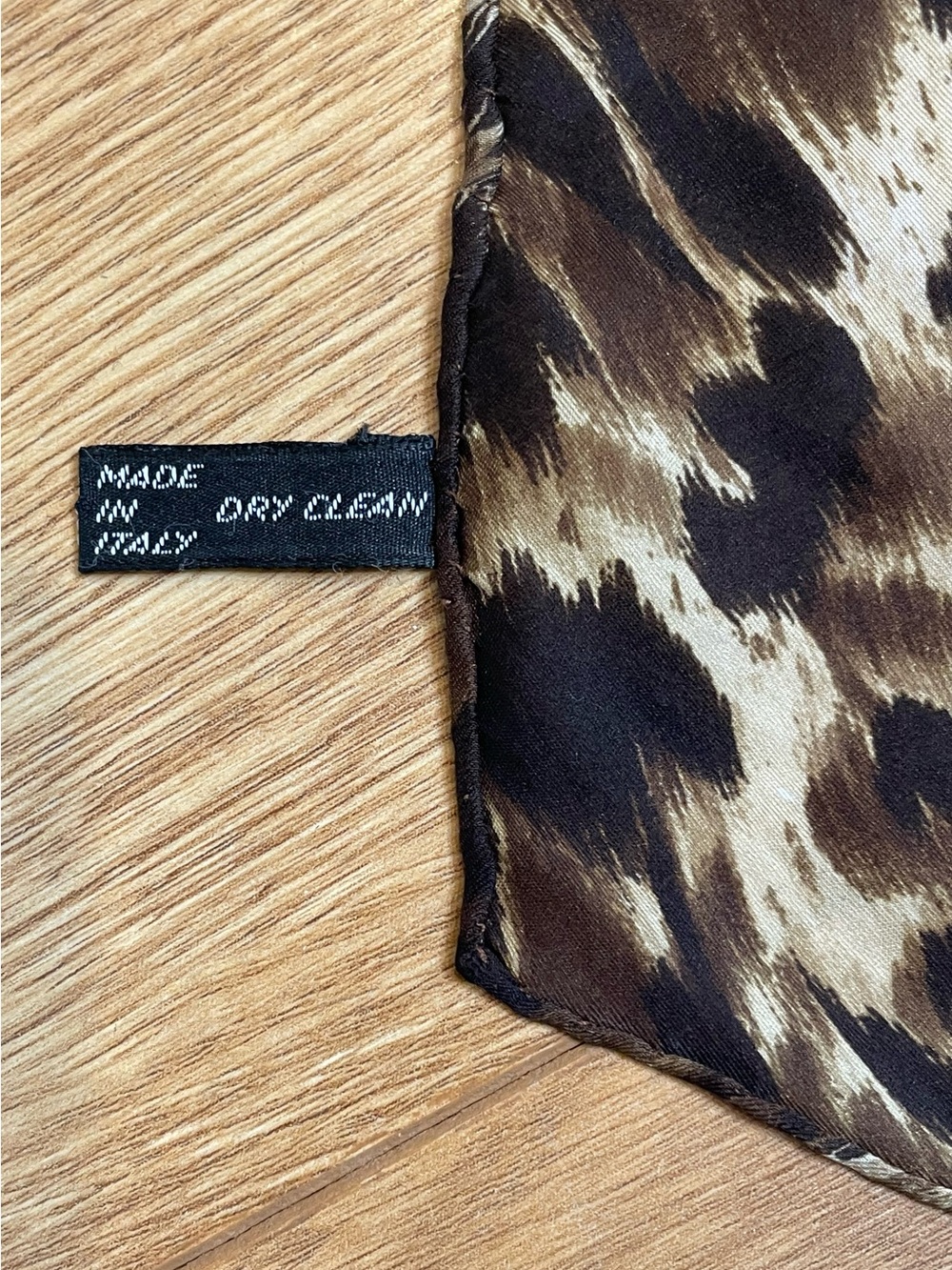 Vintage Gianfranco Ferré Jungle Jaguar 100% Silk Scarf 35” Designer Animal Print - Picture 6 of 7